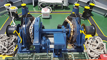 Anchor winch windlass